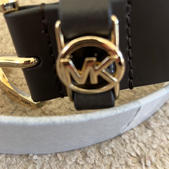 Michael Kors Leather Belt with MK Cutout Logo Disc belt - Picture 5 of 7